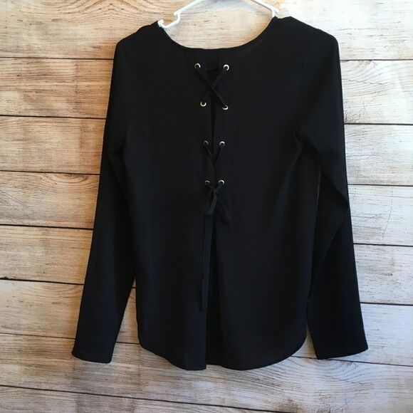 FOREVER 21 BLOUSE WITH LACE-UP BACK IN BLACK - Picture 3 of 4